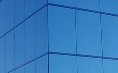 Cristal reflejante